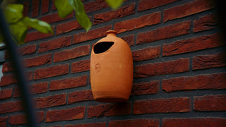 Casa para pájaros de terracota