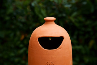 Casa para pájaros de terracota